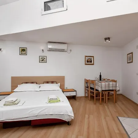 Carmen Apartament Makarska